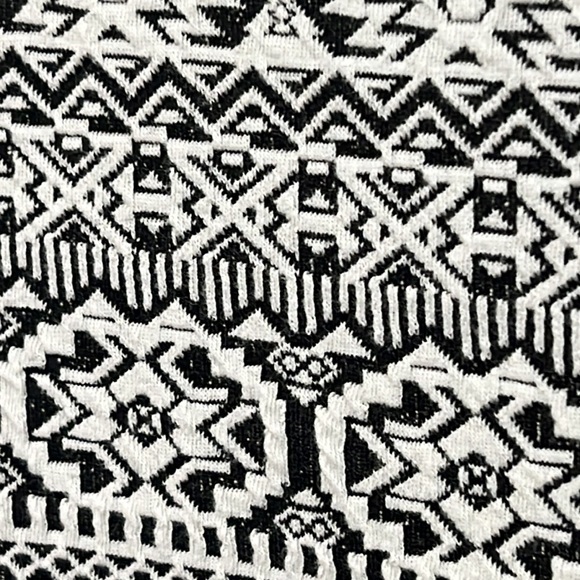 XXI Stretchy Scoop Neck 3/4 Sleeve Black and White Midi Dress - Picture 3 of 5